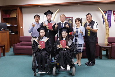 正修表揚學習楷模 不屈不撓精神令人敬佩圖片