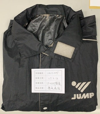 114-2-005 黑色雨衣圖片